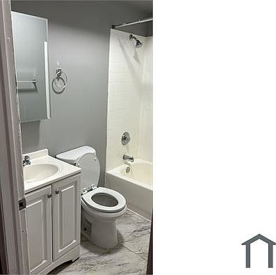 3rd image of 4013 S Ellis Ave #213
