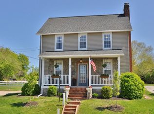 37 High St, Stewartstown, PA 17363