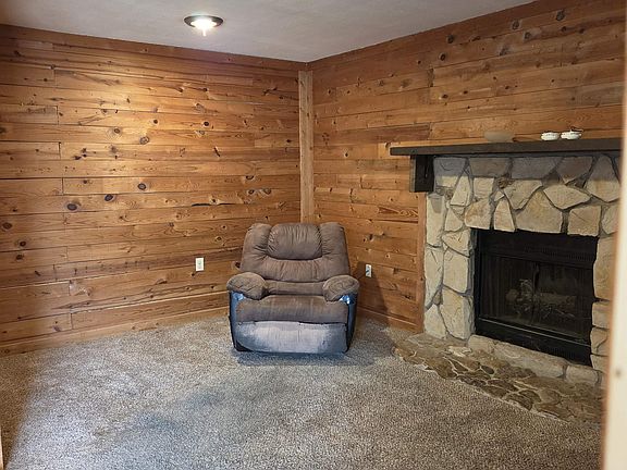 4th image of 1412 Tanbark Rd