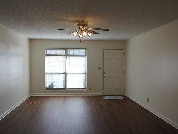 3rd image of 531 Carman Ave