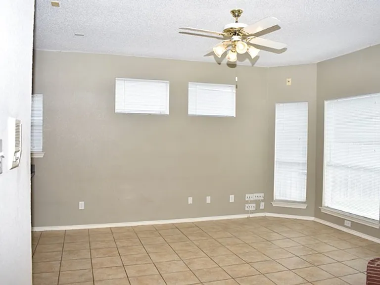 4712 Birchbend Ln — Photo 9