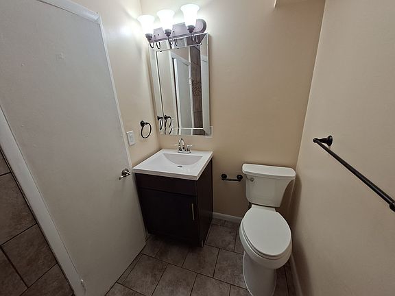 4th image of 15706 Damon Ave