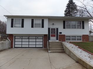 801 Bent St, Elgin, IL 60120