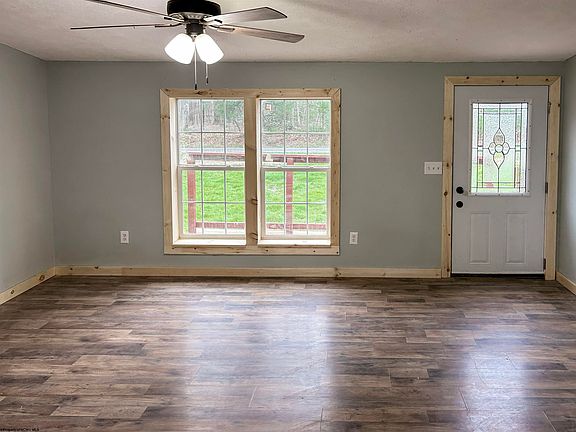 5th image of 673 Pond Rd