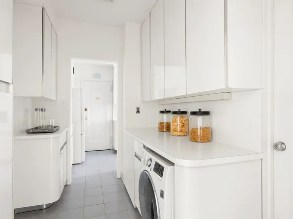 875 5th Avenue image 14 of 19