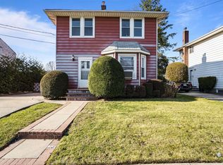 65 Maplewood Ave, Hempstead, NY 11550