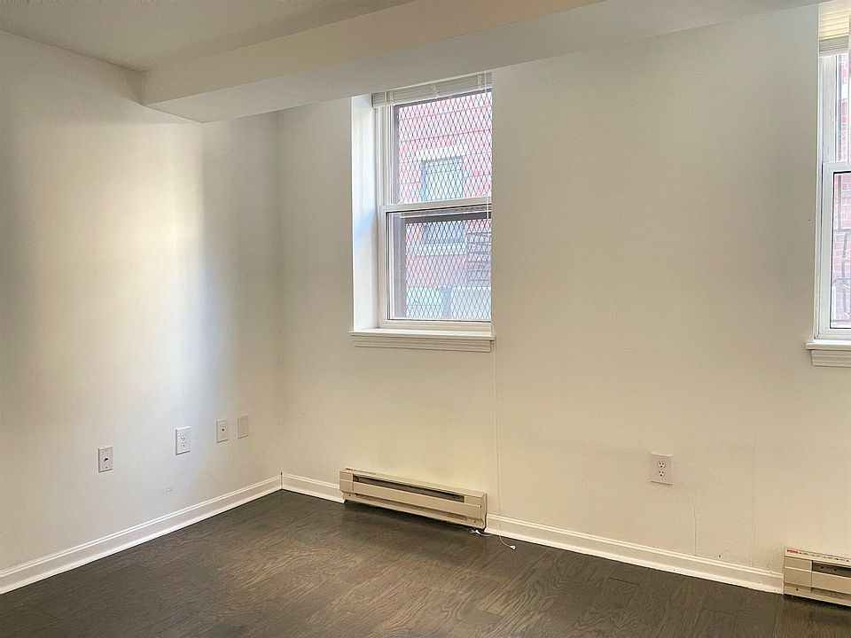 2nd image of 11 Peterborough St #5B