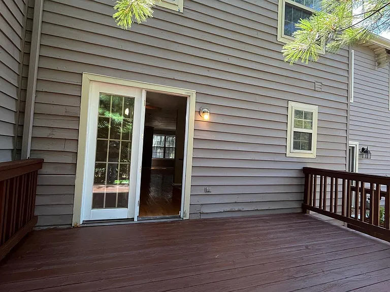 4674 Mews Dr — Photo 9