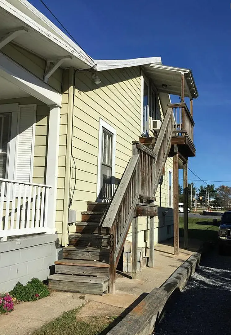 Renovated Apartment Close to Downtown Frederick! — Photo 2