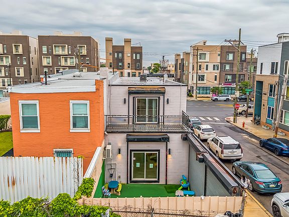 4th image of 2066 E Lehigh Ave Unit 2