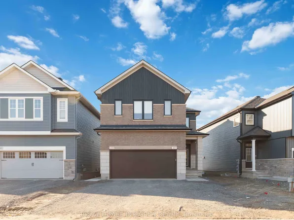 625 Paakanaak Ave #B, Ottawa, ON K1X 0J6