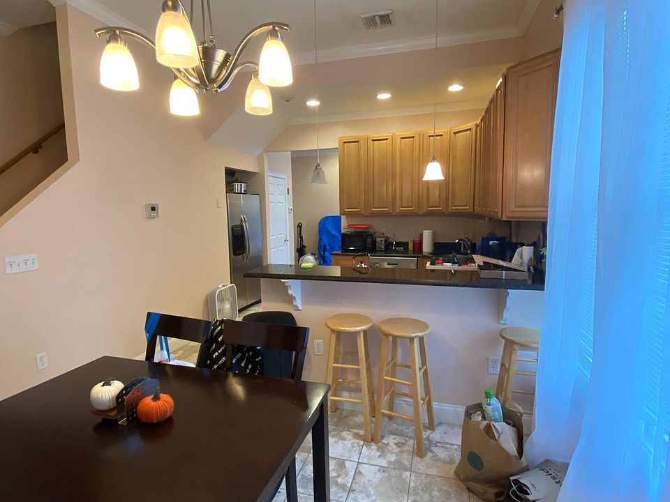 1st image of 387 Angell St APT 3