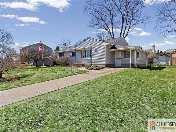 2nd image of 20 Running Brook Rd