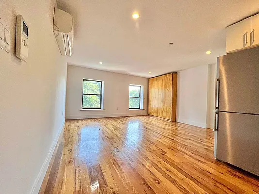 Rented by ERNY LLC | media 17