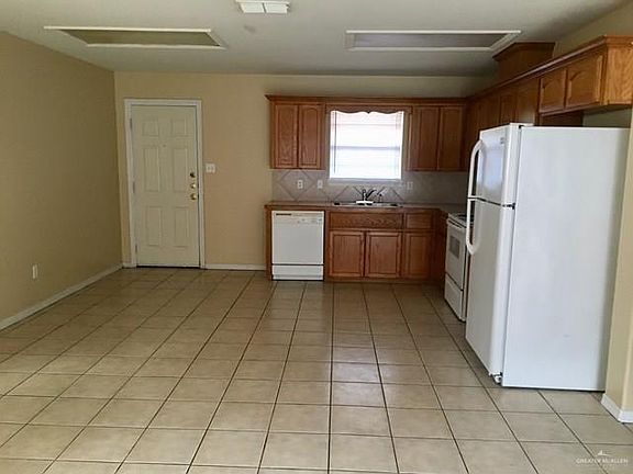 4th image of 2303 Candlelight Ln