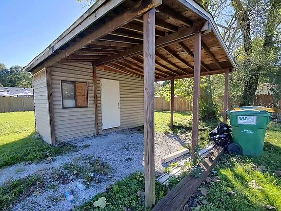 3rd image of 2898 Pershing Blvd
