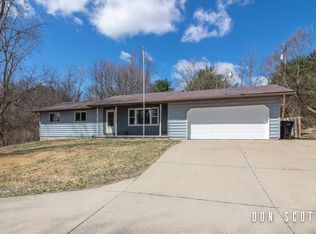 5051 Pine Island Dr NE, Comstock Park, MI 49321