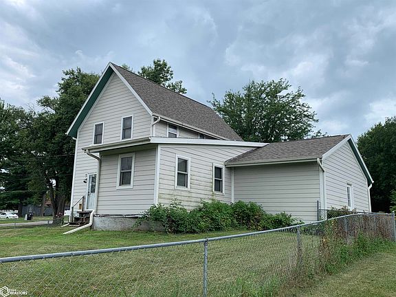 3rd image of 1201 N Maple St