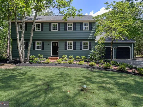 2 Woods Edge Ct, Medford, NJ 08055