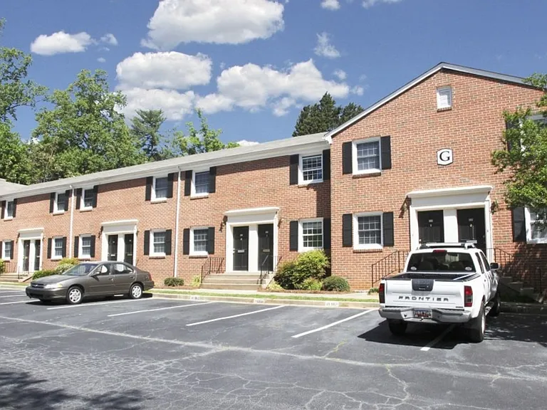Georgetown Luxury Townhomes and Apartments — Photo 6