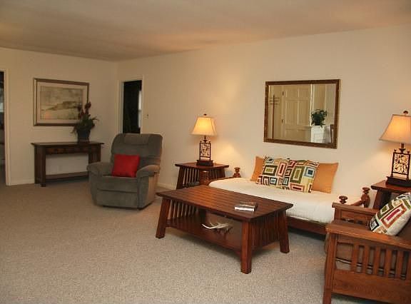 3rd image of 307 Oxford Dr
