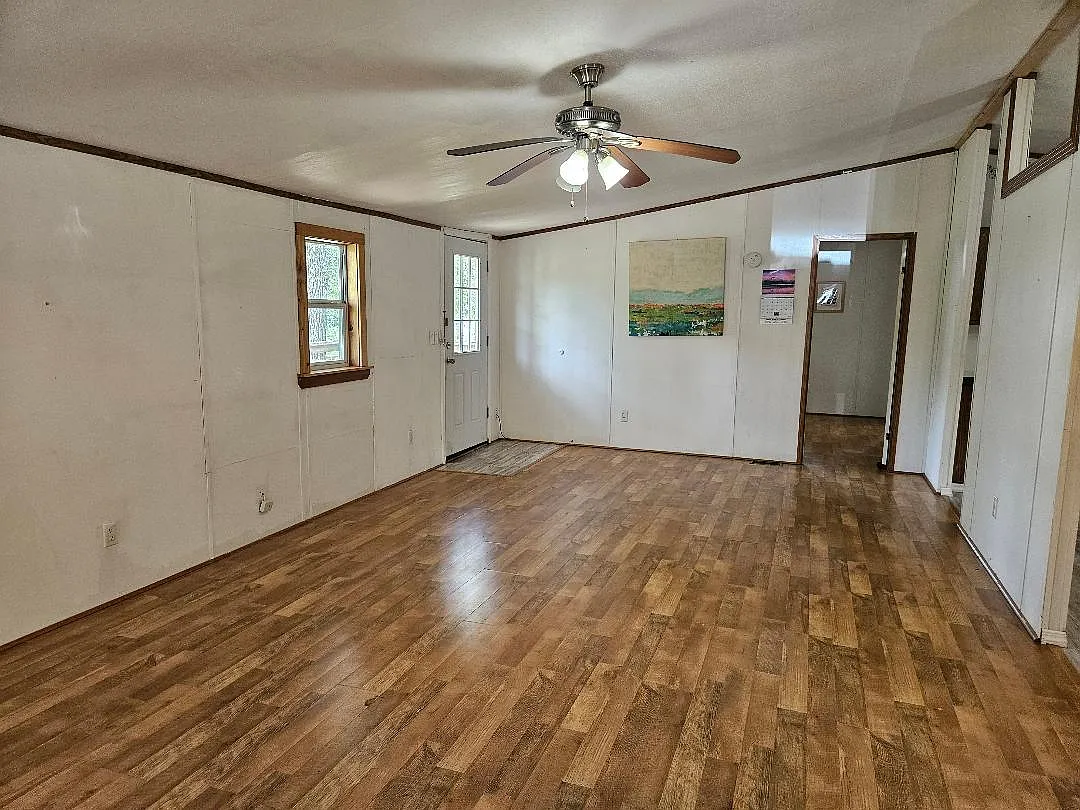 3 bed, 2.0 bath, 1120 sqft, $1,650 — Photo 3