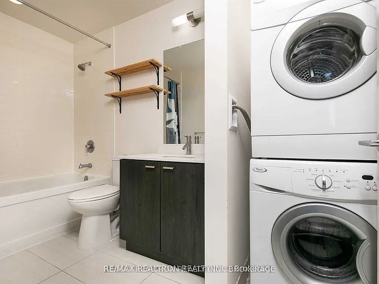 30 Roehampton Ave #1606 — Photo 20