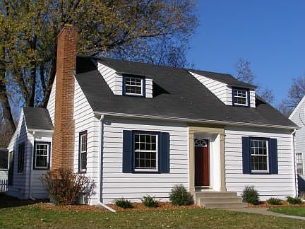 Classic Cape Cod in Friendly Neighborhood