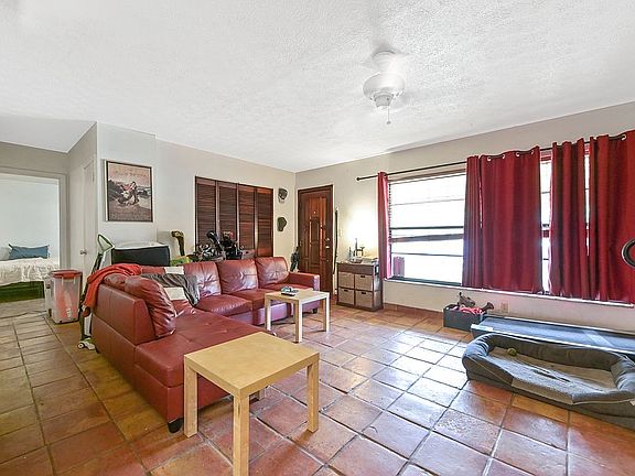3rd image of 302 N E St
