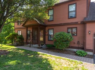 96 Colonial Hill Dr UNIT 96, Wallingford, CT 06492