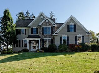 9 Fairview Ln, Mechanicville, NY 12118