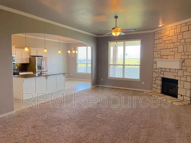 3 bed, 2.0 bath, 1876 sqft, $1,800 — Photo 3