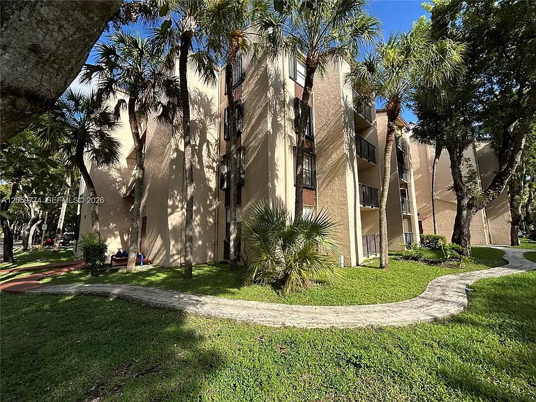 14301 N Kendall Dr #109B — Photo 35