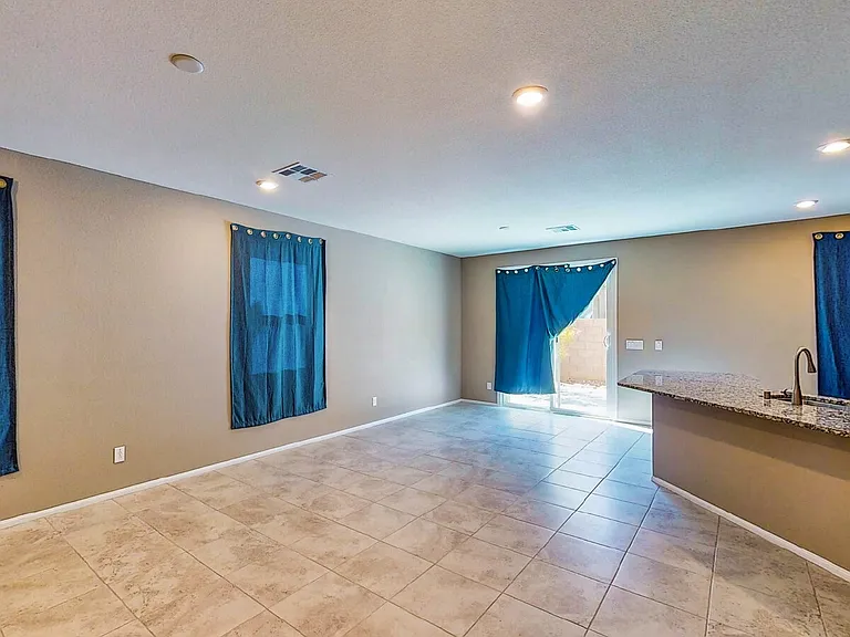 9733 Cluny Ave — Photo 20