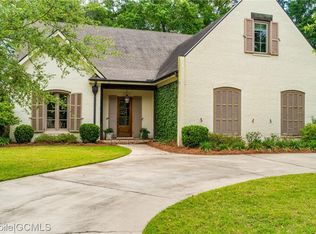 225 Lakewood Dr E, Mobile, AL 36608