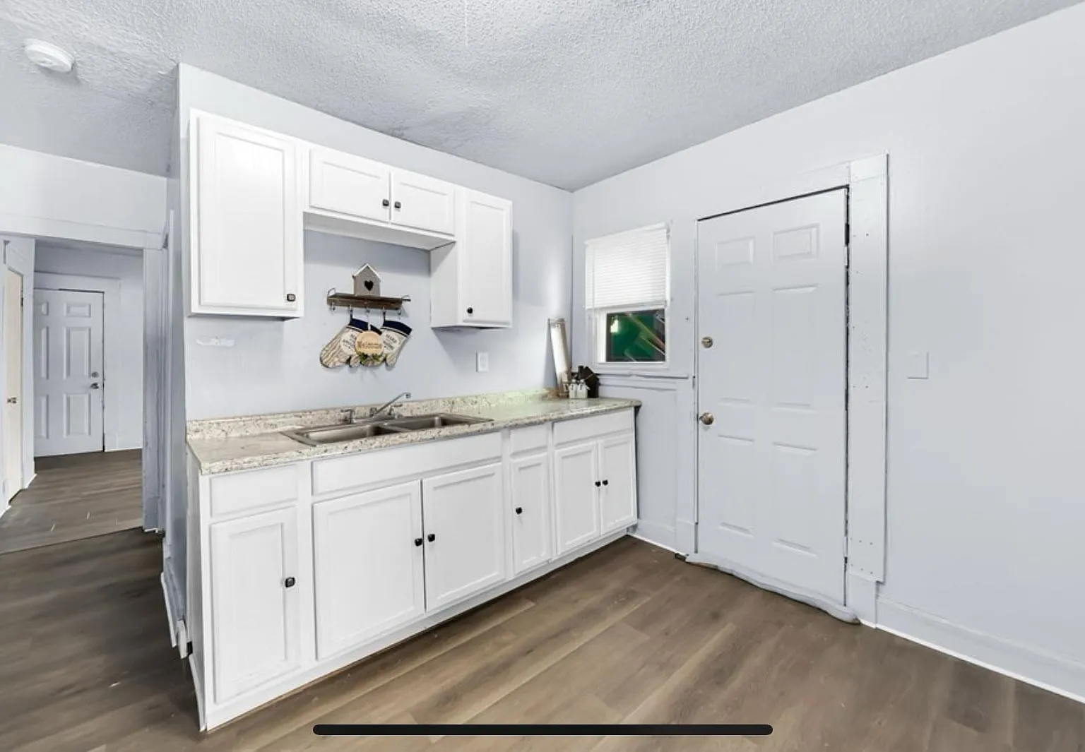 3 bed, 886 sqft, $1,650 — Photo 3