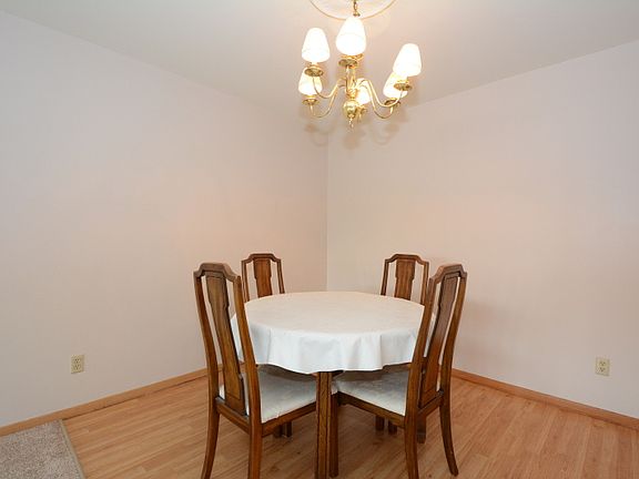 Dining Rm w/ Laminate Floors