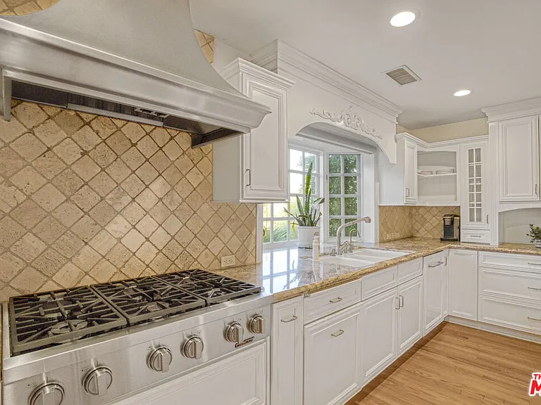 3690 Crownridge Dr — Photo 27