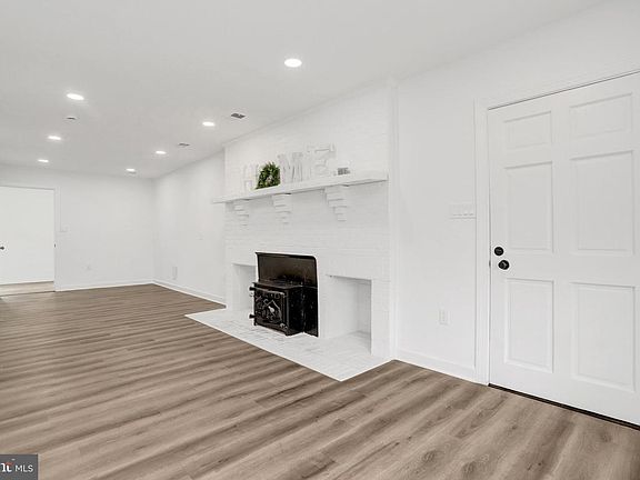 5th image of 4816 Edwards St