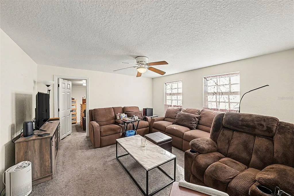 3 bed, 1.0 bath, 1333 sqft, $1,600 — Photo 4