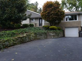 1615 Upper Saint Clair Dr, Pittsburgh, PA 15241