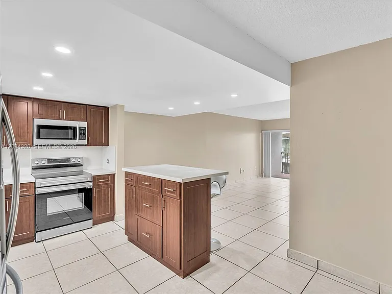 210 NW 87th Ave #L206 — Photo 6