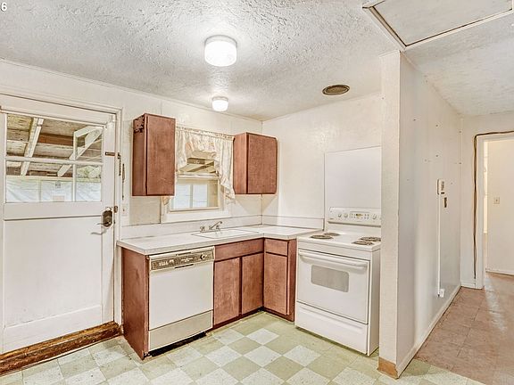 5th image of 2213 NE 51st St