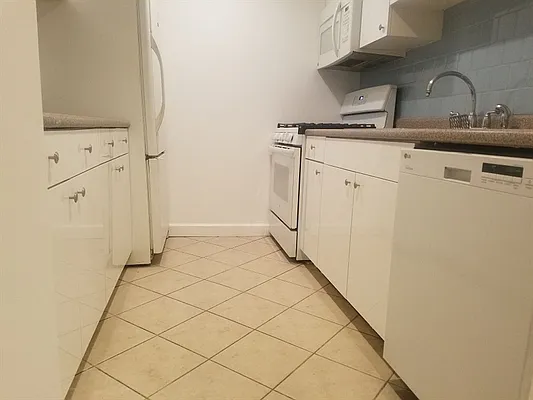 Rented by Citi Habitats | media 10