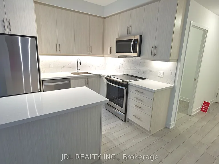 85 Oneida Cres #806 — Photo 2