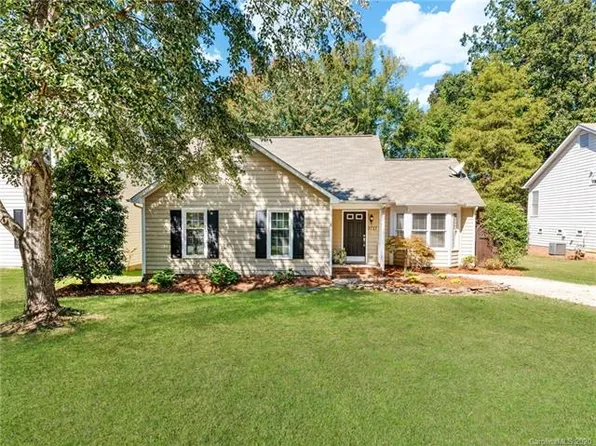 3717 Rosedown Dr, Matthews, NC 28105