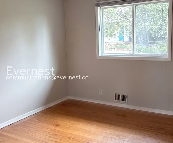 380 Martin Dr — Photo 7