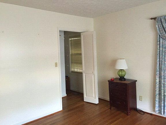 5th image of 805 Oldfield Dr