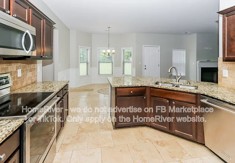 676 Sedona Loop — Photo 1