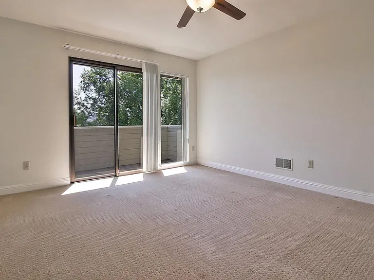 335 Donnas Ln — Photo 10